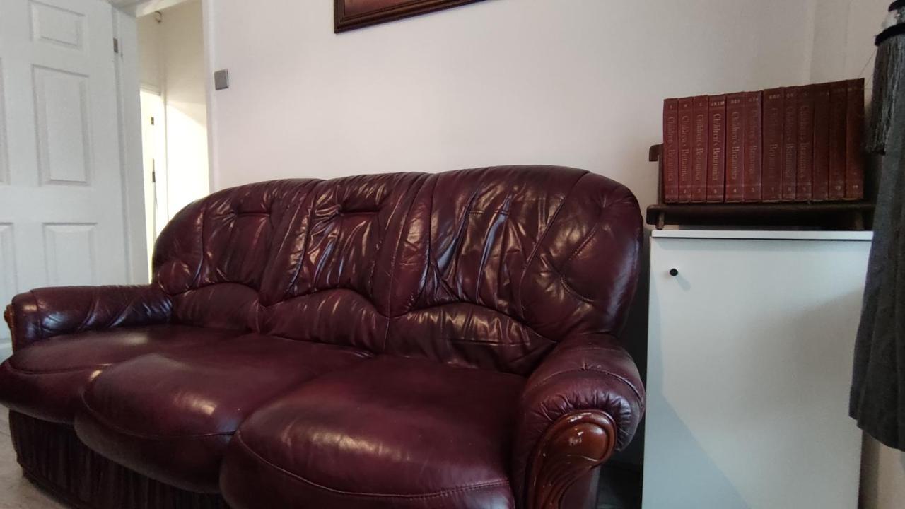 Lovely 2 Bedroom House Worsley Exteriör bild