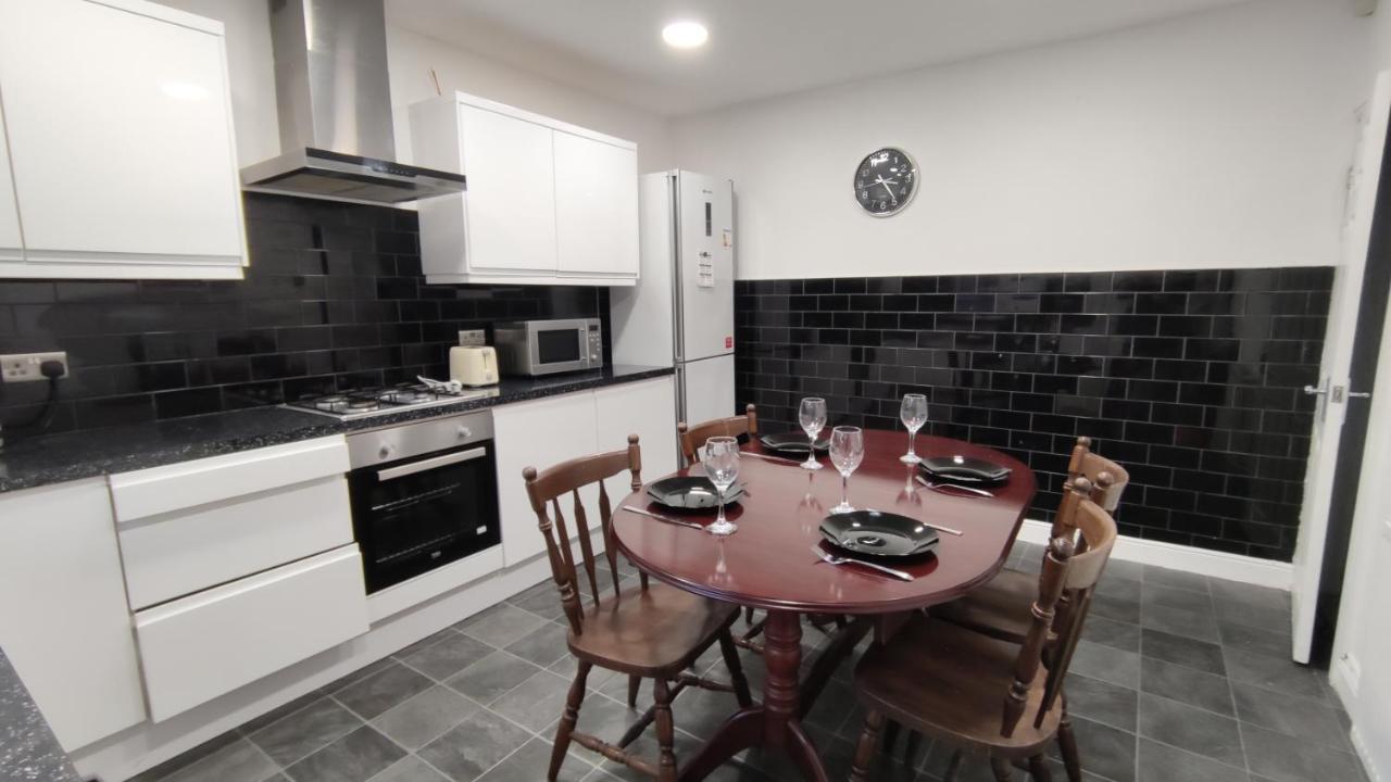 Lovely 2 Bedroom House Worsley Exteriör bild
